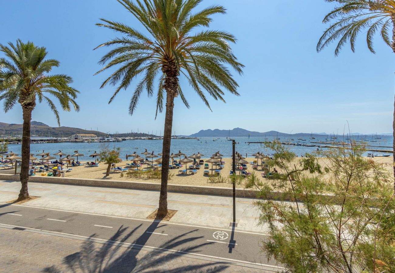 Apartamento en Puerto Pollensa - DANIELA. En primera línea de playa!