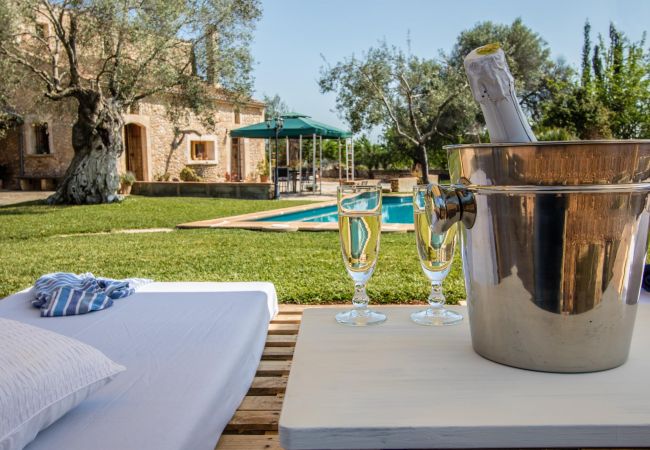 Villa en Buger - FRARE. Respetando las raíces con estilo Villa en Buger - FRARE. Respetando las raíces con estilo