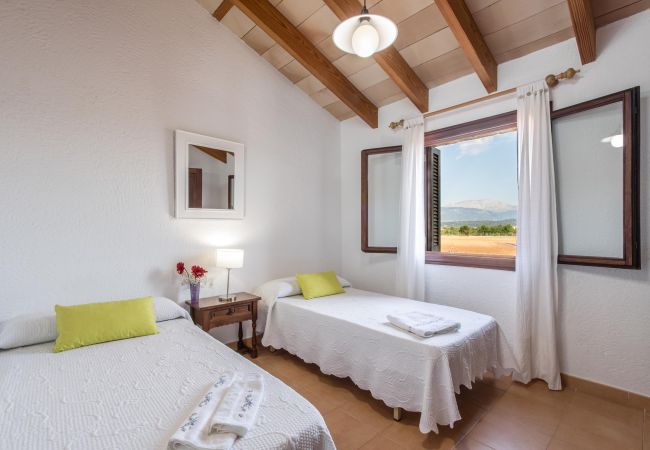 Villa en Buger - FRARE. Respetando las raíces con estilo Villa en Buger - FRARE. Respetando las raíces con estilo