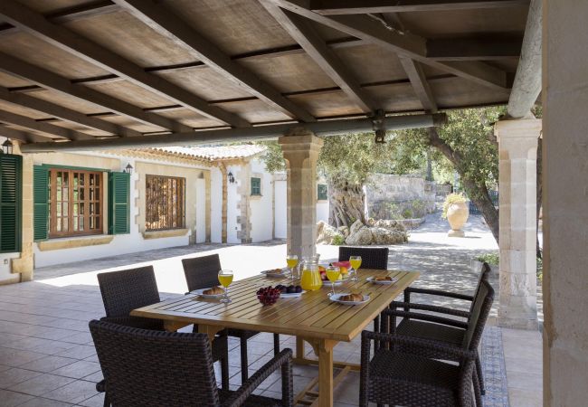 Villa en Cala San Vicente - GRAN VORAMAR CALA. 200 m2 de piscina y 6 habitaciones Villa en Cala San Vicente - GRAN VORAMAR CALA. 200 m2 de piscina y 6 habitaciones