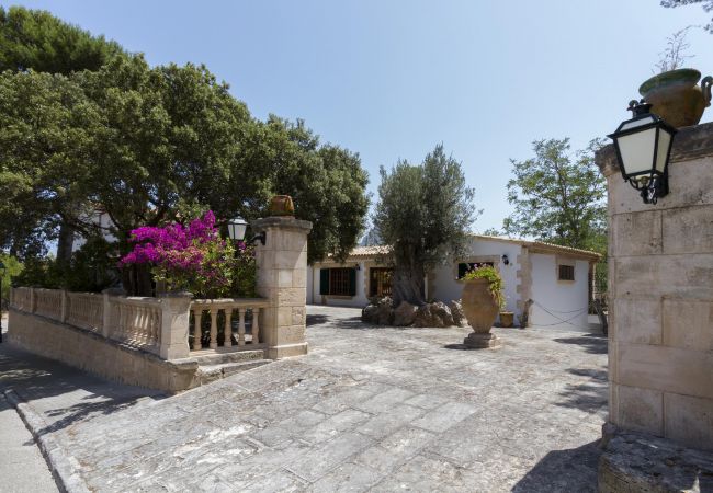 Villa en Cala San Vicente - GRAN VORAMAR CALA. 200 m2 de piscina y 6 habitaciones Villa en Cala San Vicente - GRAN VORAMAR CALA. 200 m2 de piscina y 6 habitaciones