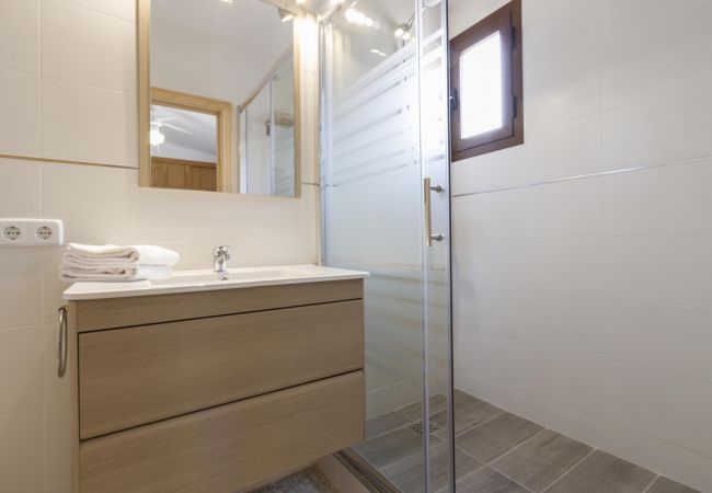 Villa en Cala San Vicente - GRAN VORAMAR CALA. 200 m2 de piscina y 6 habitaciones Villa en Cala San Vicente - GRAN VORAMAR CALA. 200 m2 de piscina y 6 habitaciones