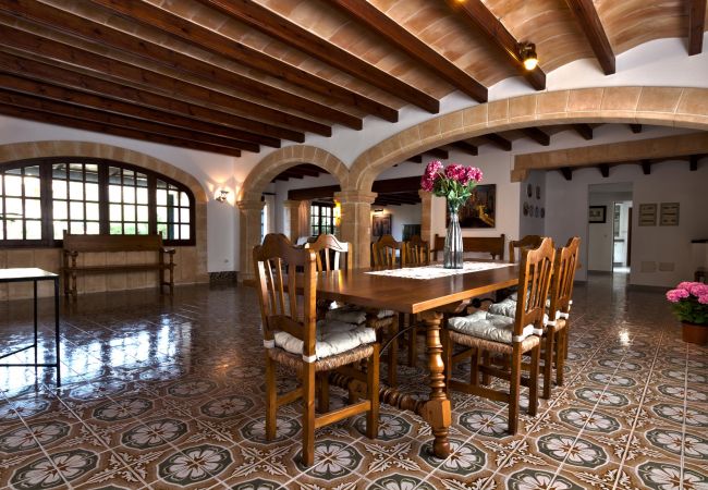 Villa en Cala San Vicente - GRAN VORAMAR CALA. 200 m2 de piscina y 6 habitaciones Villa en Cala San Vicente - GRAN VORAMAR CALA. 200 m2 de piscina y 6 habitaciones