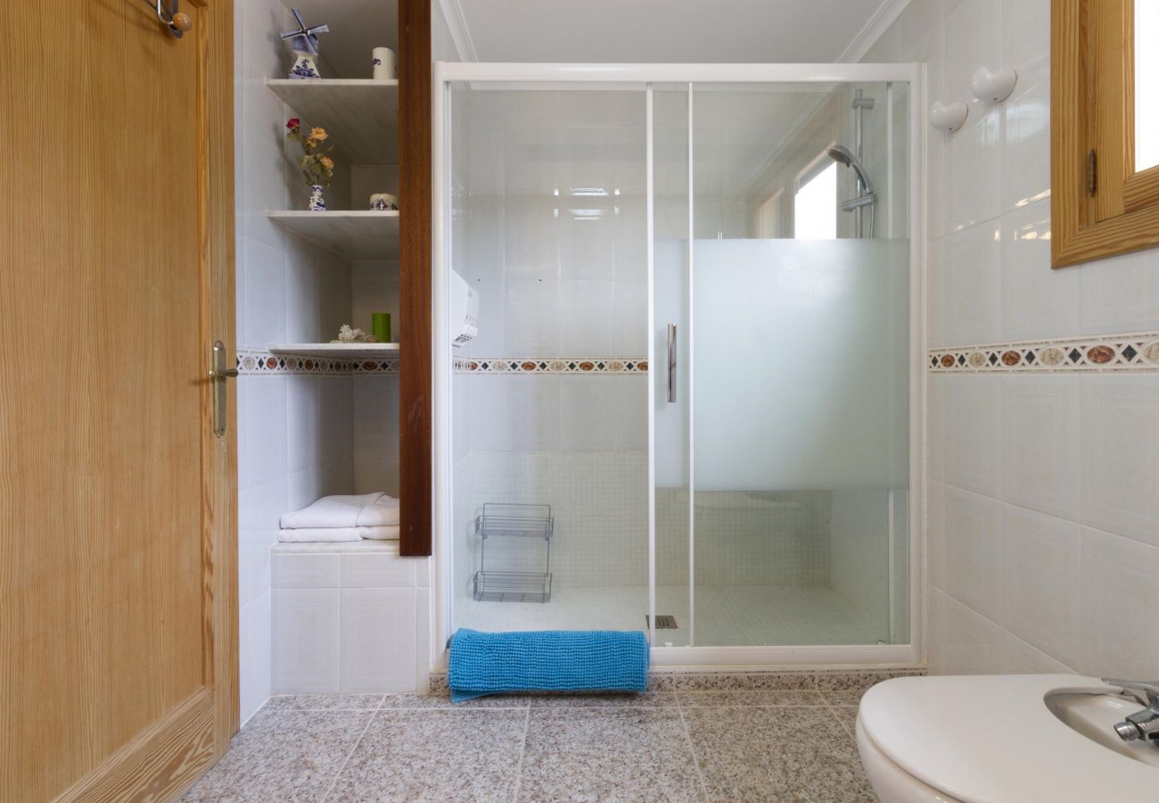 Villa en Cala San Vicente - GRAN VORAMAR CALA. 200 m2 de piscina y 6 habitaciones