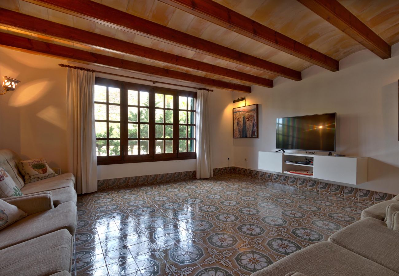 Villa en Cala San Vicente - GRAN VORAMAR CALA. 200 m2 de piscina y 6 habitaciones