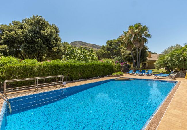 Villa en Cala San Vicente - FORMOSA. Una de las villas más exitosas. Impresionante jardín Villa en Cala San Vicente - FORMOSA. Una de las villas más exitosas. Impresionante jardín