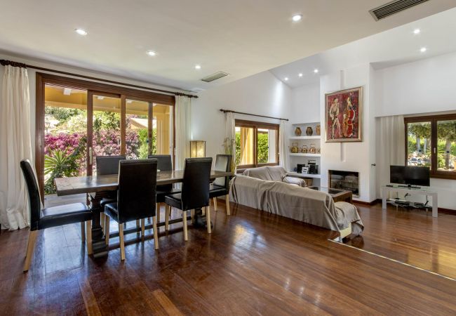 Villa en Cala San Vicente - FORMOSA. Una de las villas más exitosas. Impresionante jardín Villa en Cala San Vicente - FORMOSA. Una de las villas más exitosas. Impresionante jardín