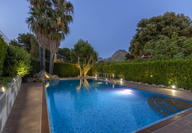 Villa en Cala San Vicente - FORMOSA. Una de las villas más exitosas. Impresionante jardín Villa en Cala San Vicente - FORMOSA. Una de las villas más exitosas. Impresionante jardín