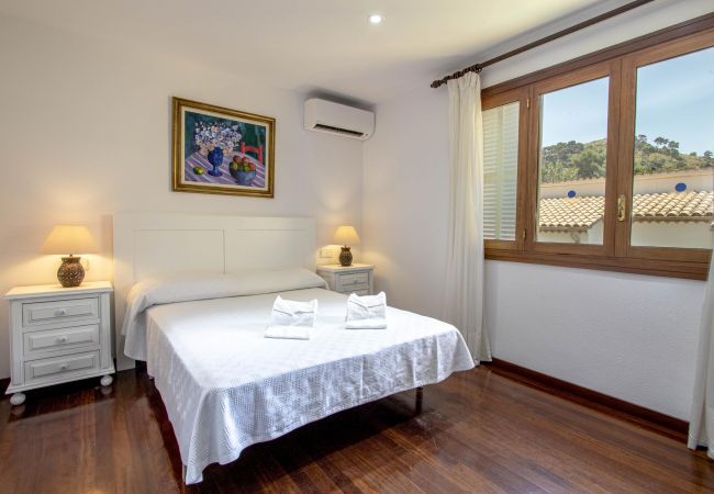 Villa en Cala San Vicente - FORMOSA. Una de las villas más exitosas. Impresionante jardín Villa en Cala San Vicente - FORMOSA. Una de las villas más exitosas. Impresionante jardín