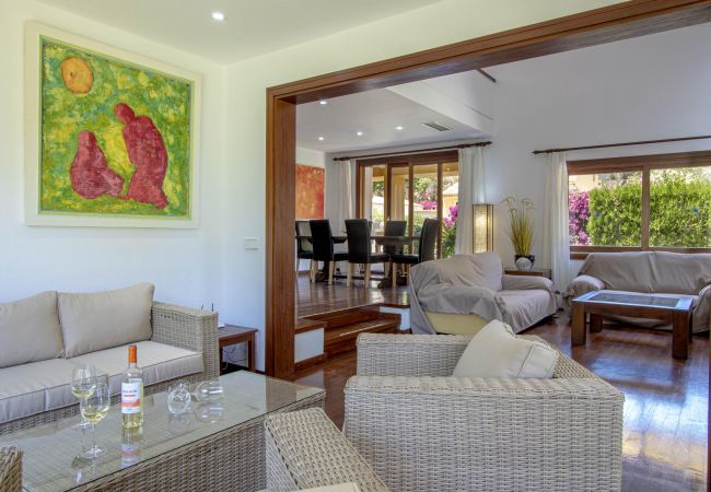 Villa en Cala San Vicente - FORMOSA. Una de las villas más exitosas. Impresionante jardín Villa en Cala San Vicente - FORMOSA. Una de las villas más exitosas. Impresionante jardín