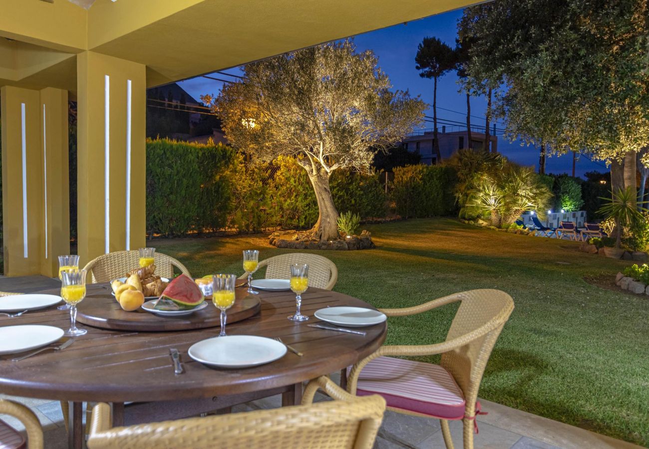 Villa en Cala San Vicente - FORMOSA. Una de las villas más exitosas. Impresionante jardín