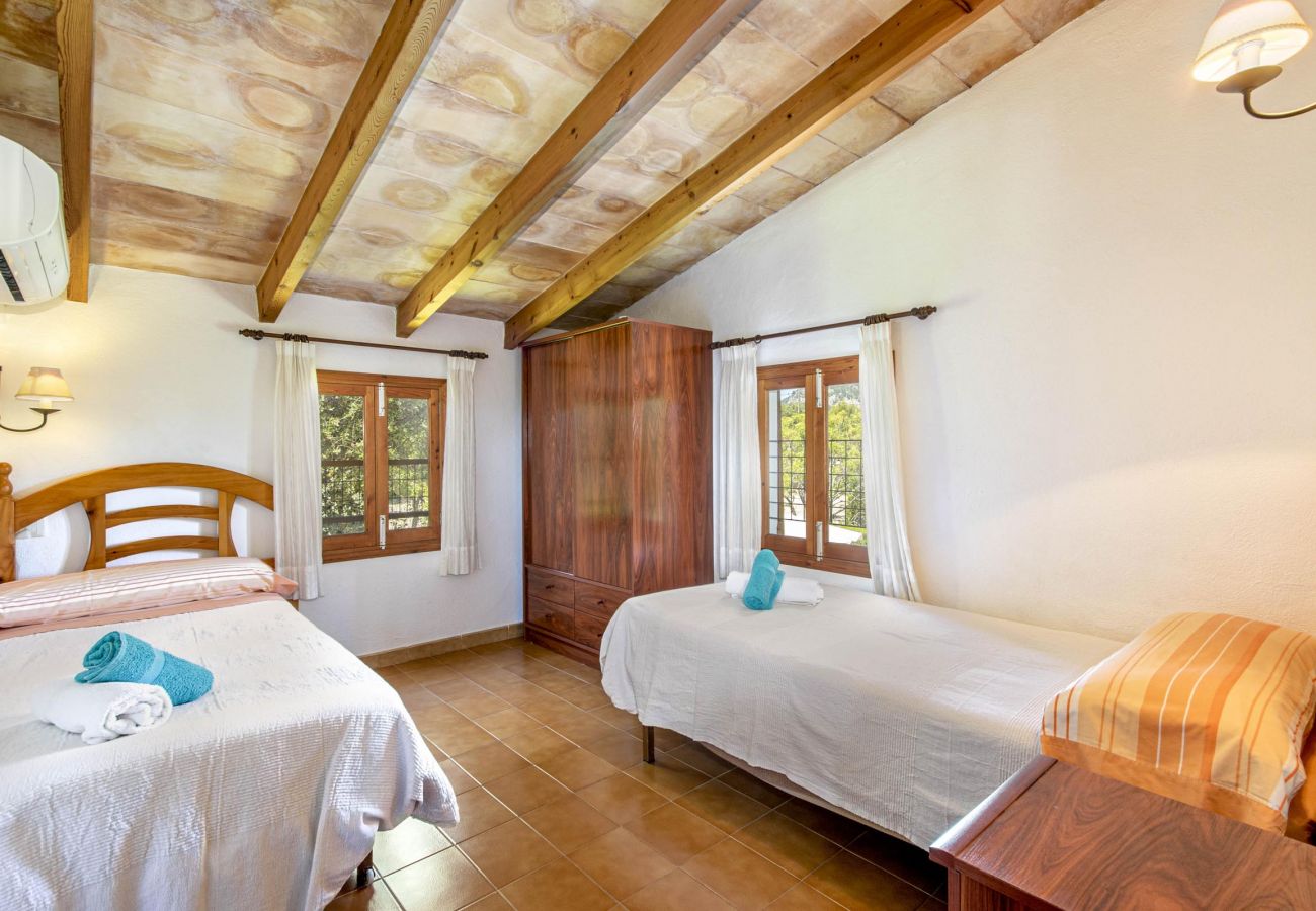 Villa en Pollensa - MARINA NOVA. Un jardín que hará las delicias de jóvenes y adultos