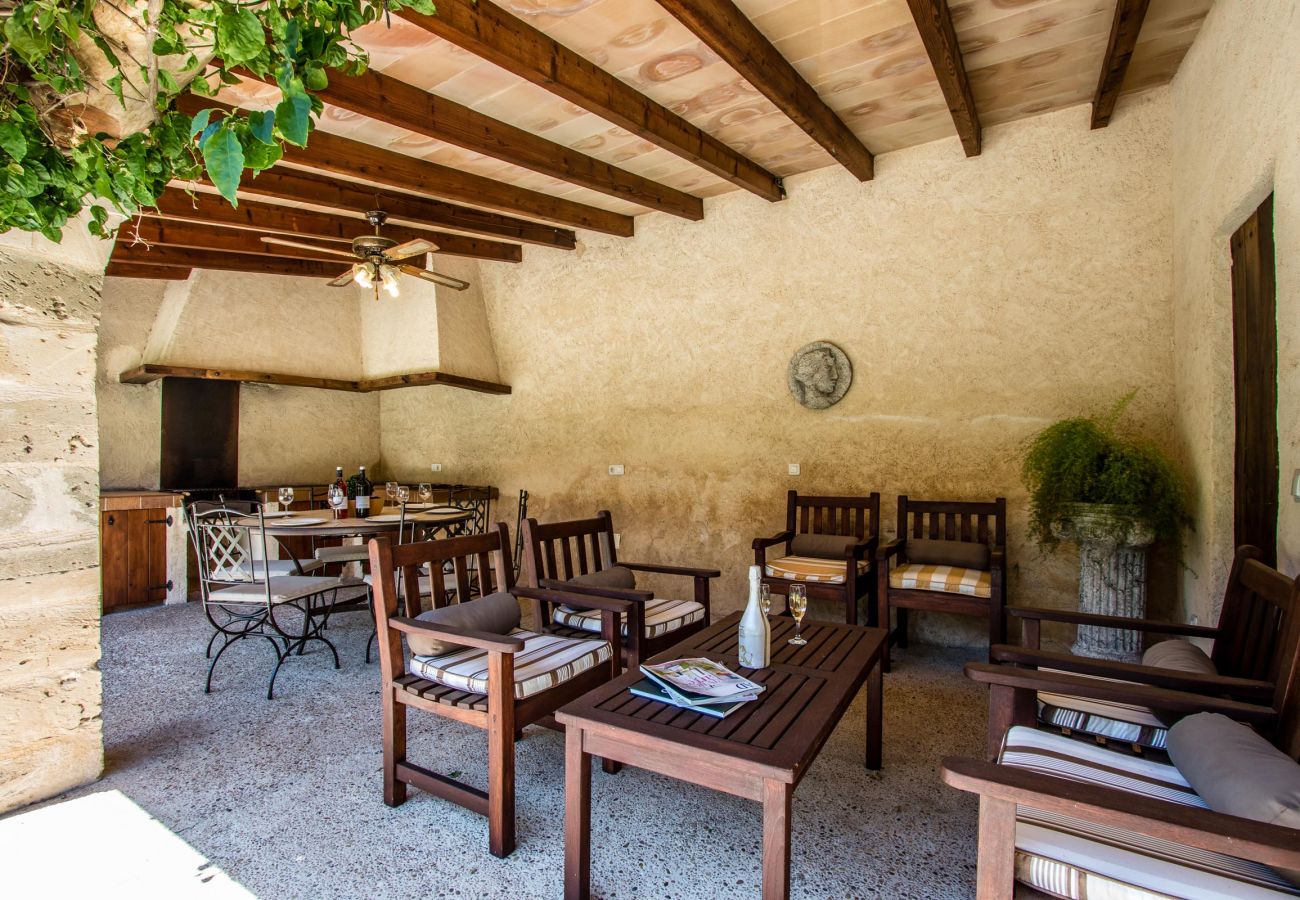 Villa en Buger - AMENGUAL. Carácter con gusto cerca de Buger