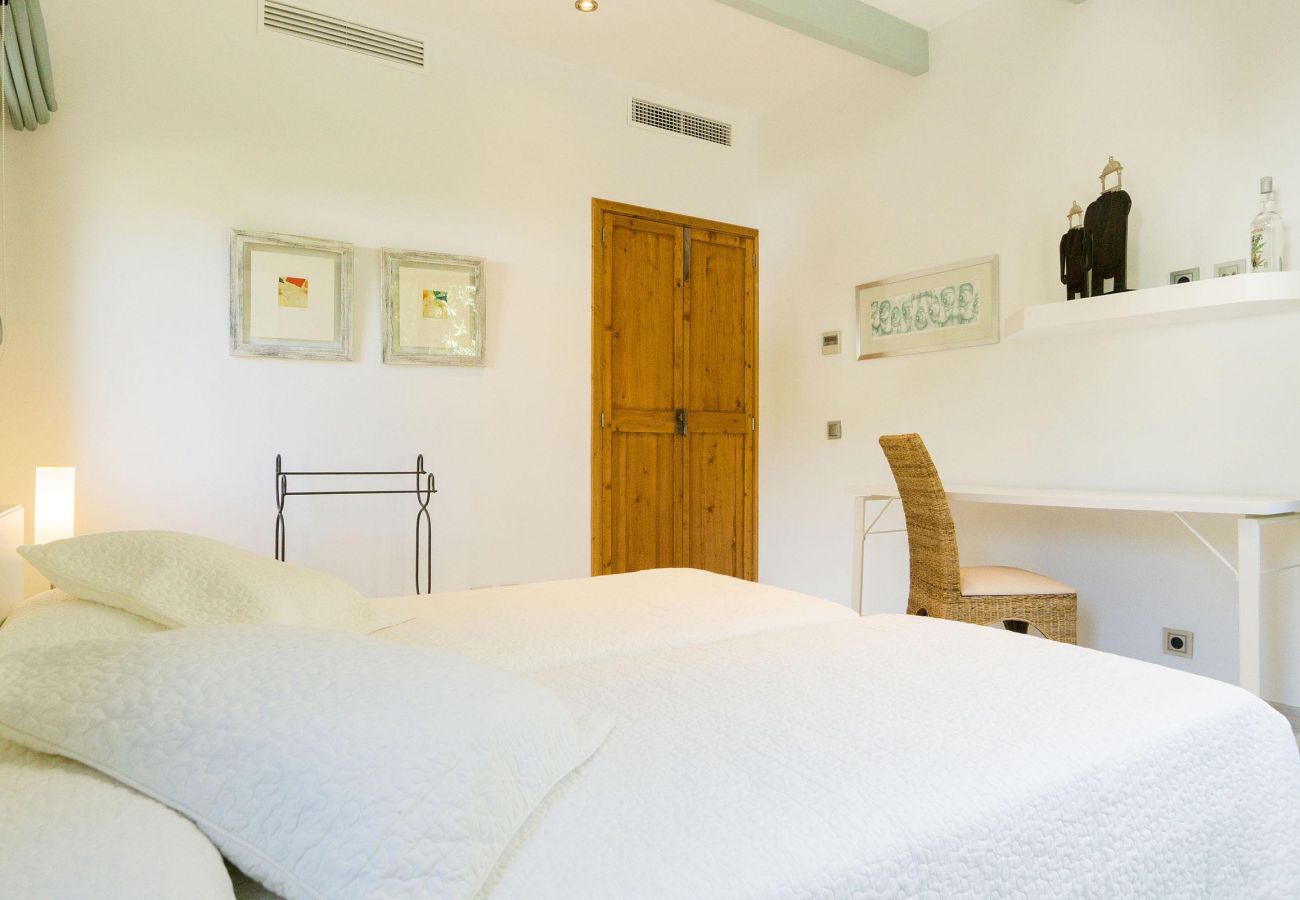 Villa en Cala San Vicente - RACONET. Magnífica villa en la Cala San Vicente