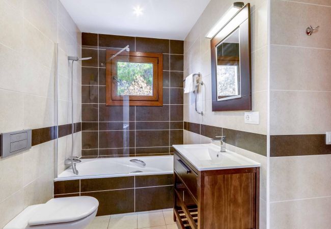 Villa en Cala San Vicente - ALEXANDRIA. Casa con estilo junto a la playa Villa en Cala San Vicente - ALEXANDRIA. Casa con estilo junto a la playa