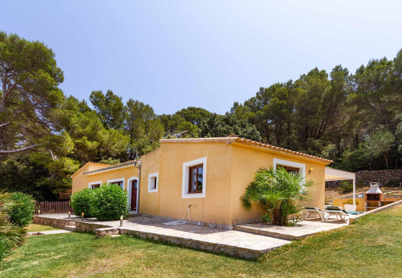 Villa en Cala San Vicente - ALEXANDRIA. Casa con estilo junto a la playa