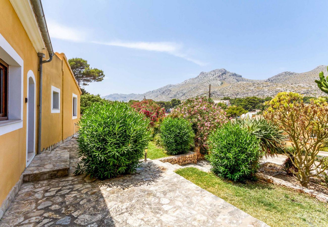 Villa en Cala San Vicente - ALEXANDRIA. Casa con estilo junto a la playa