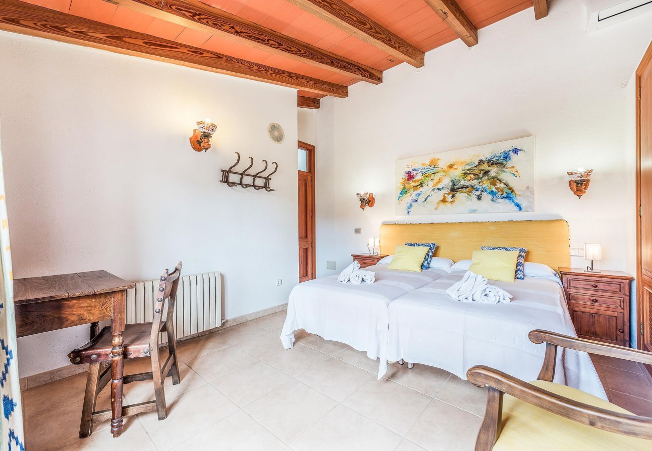 Villa en Pollensa - RAFALET. Estupenda villa cerca con gran piscina y un entorno espectacular
