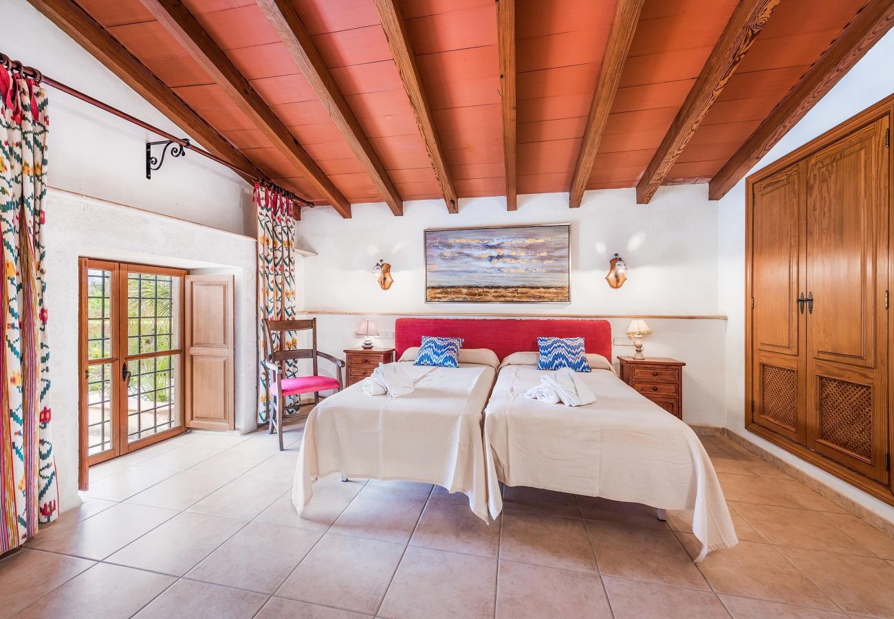 Villa en Pollensa - RAFALET. Estupenda villa cerca con gran piscina y un entorno espectacular