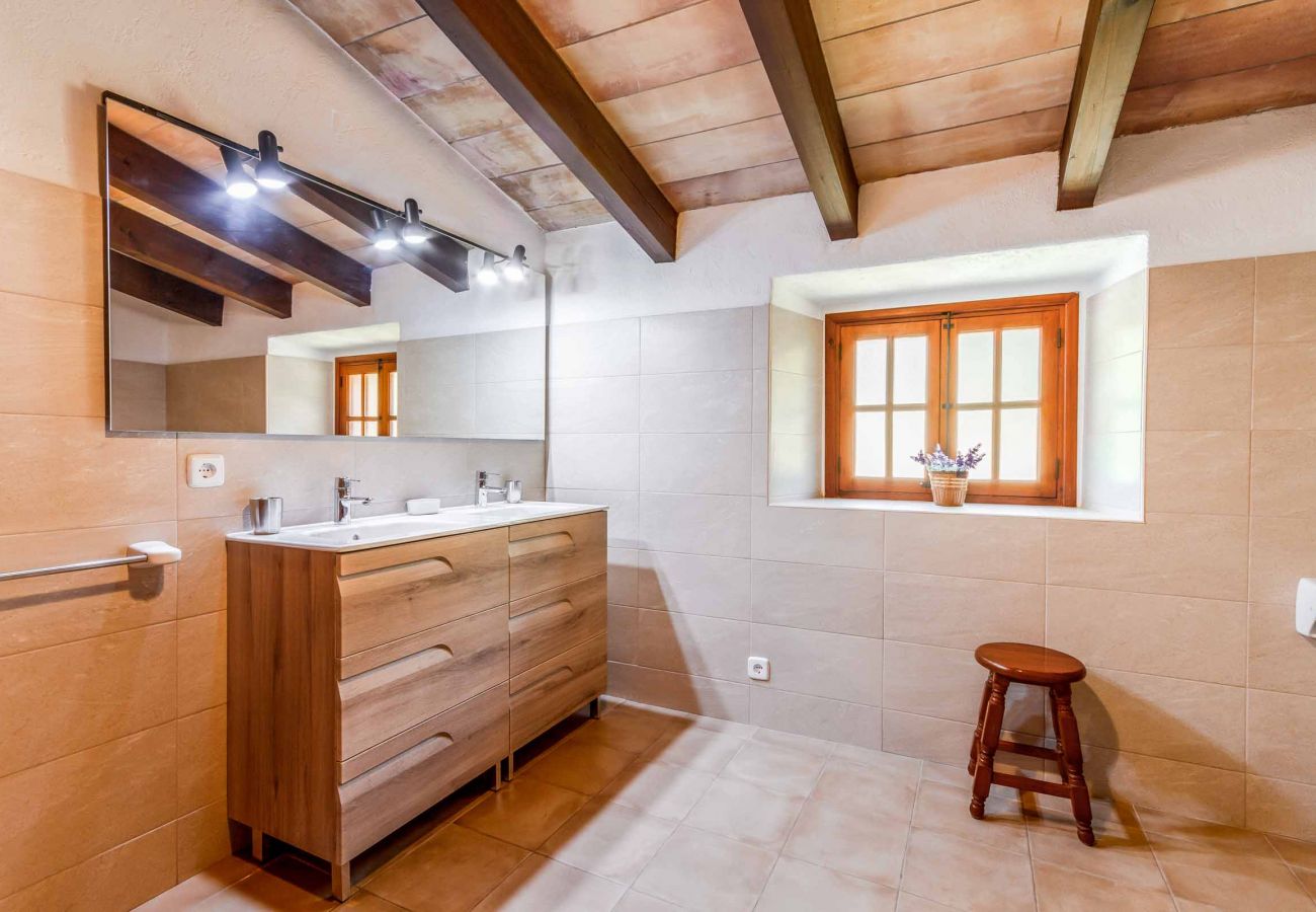 Villa en Cala San Vicente - OLIVA (VICH). Fantástica casa con mucho encanto
