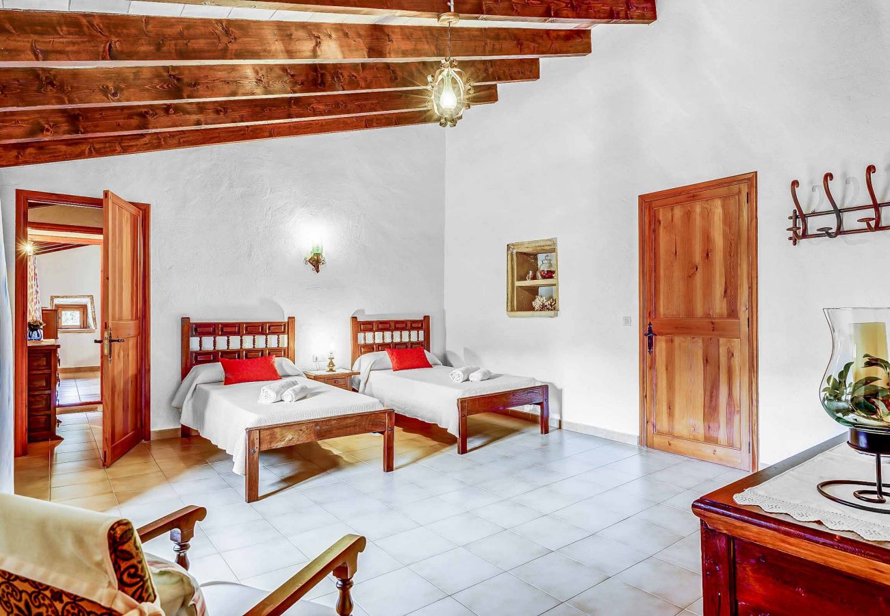 Villa en Cala San Vicente - OLIVA (VICH). Fantástica casa con mucho encanto