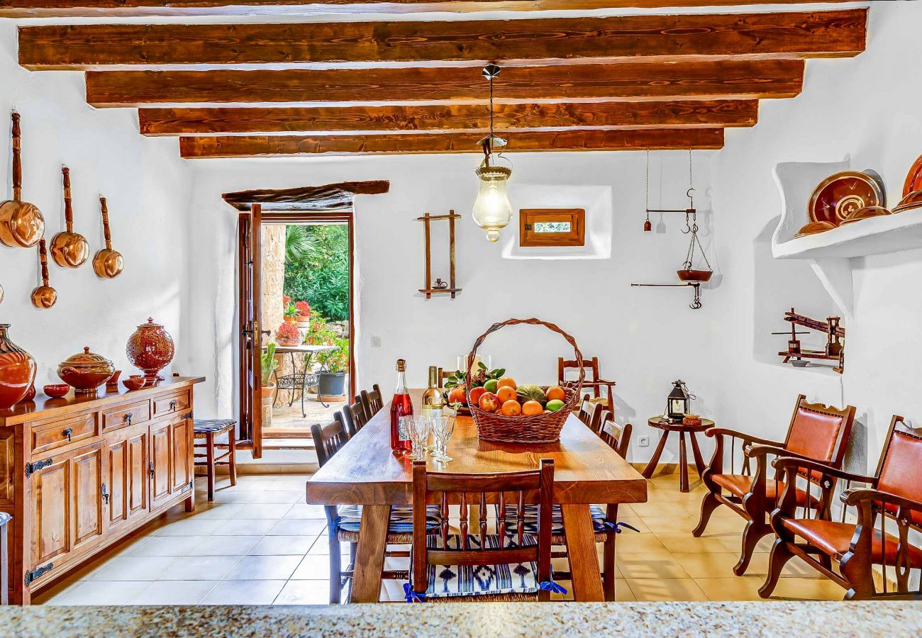 Villa en Cala San Vicente - OLIVA (VICH). Fantástica casa con mucho encanto