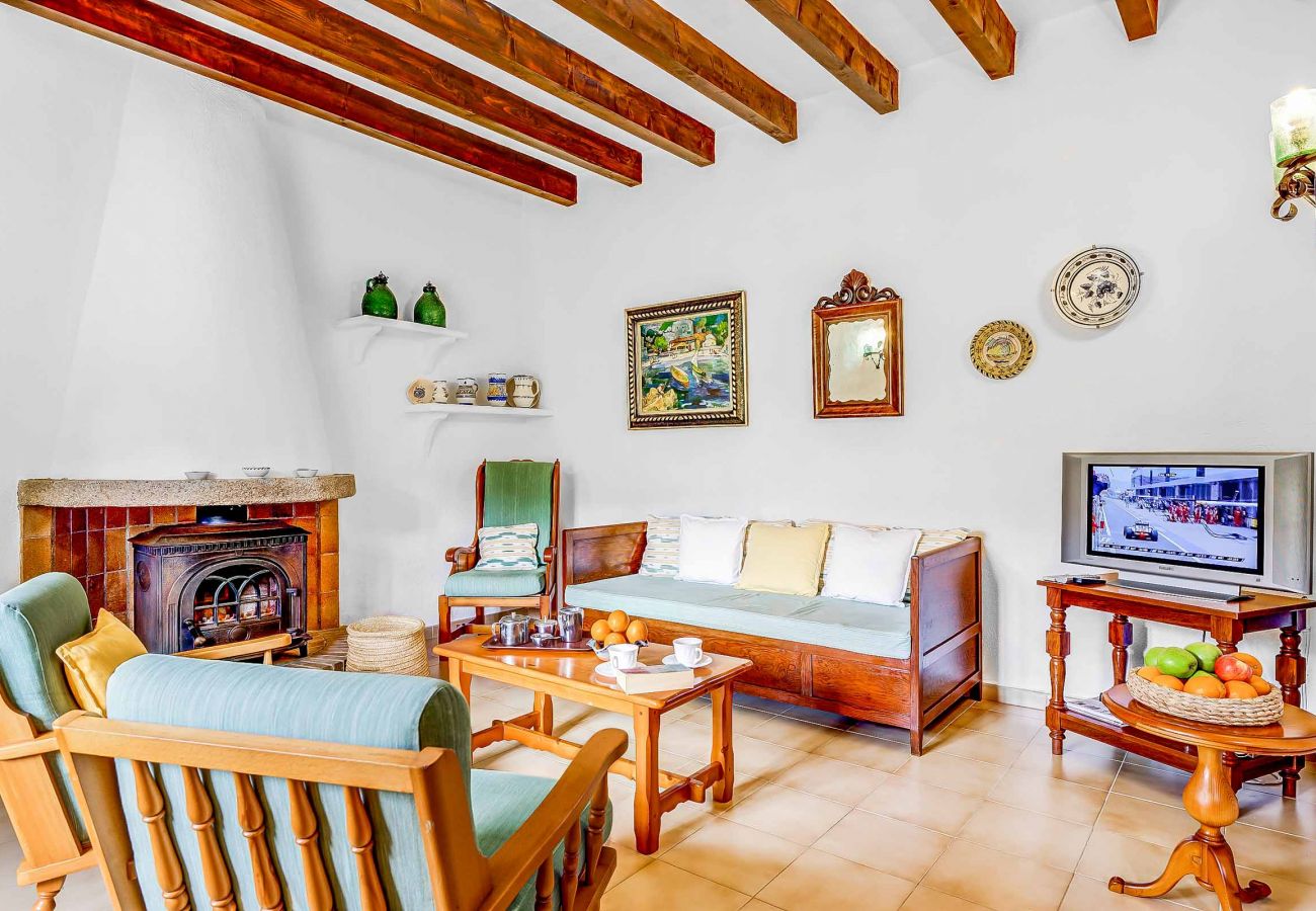 Villa en Cala San Vicente - OLIVA (VICH). Fantástica casa con mucho encanto