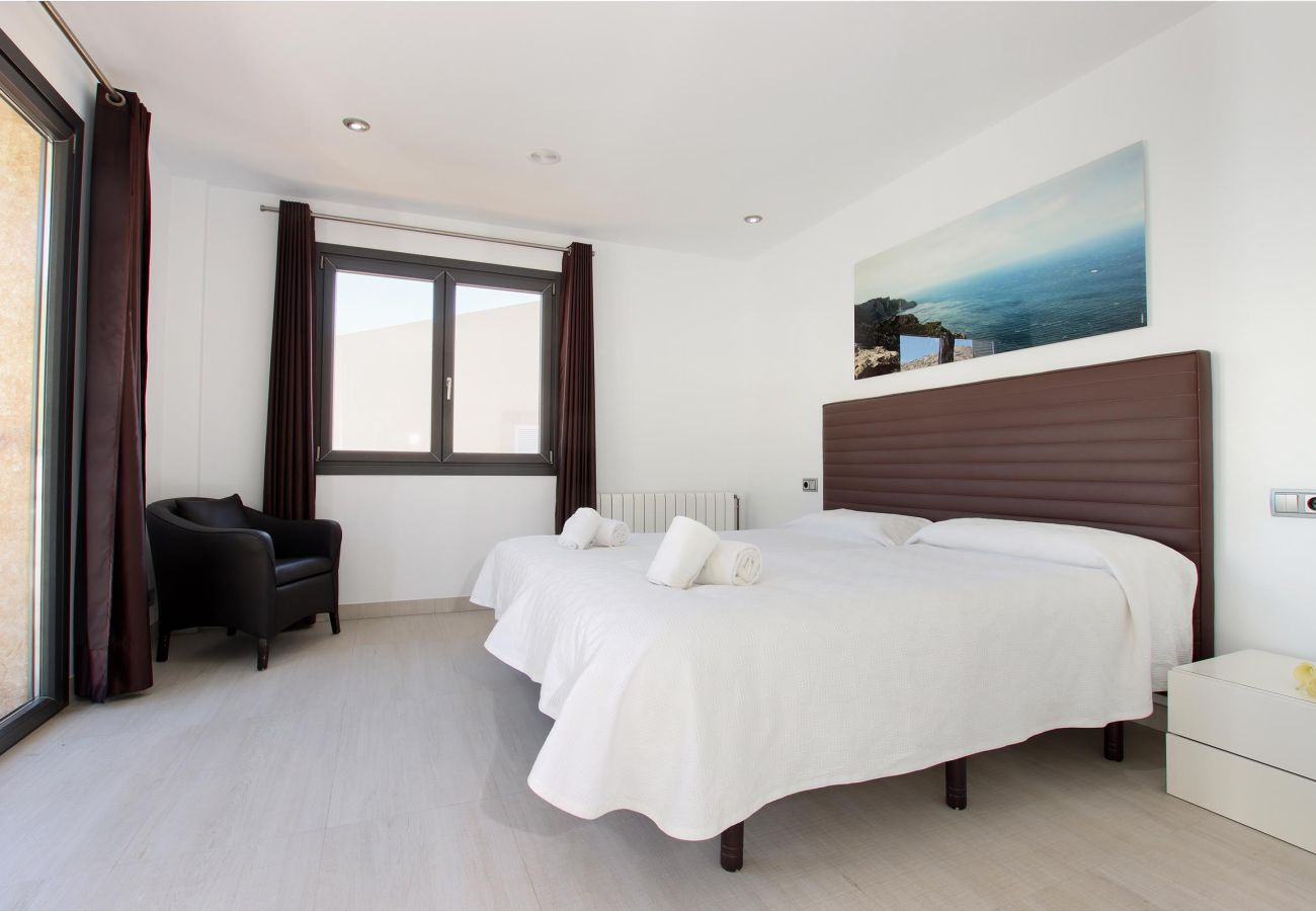 Villa en Cala Sant Vicenç - CAVALL , bonita villa en el centro de Cala Sant Vicenç