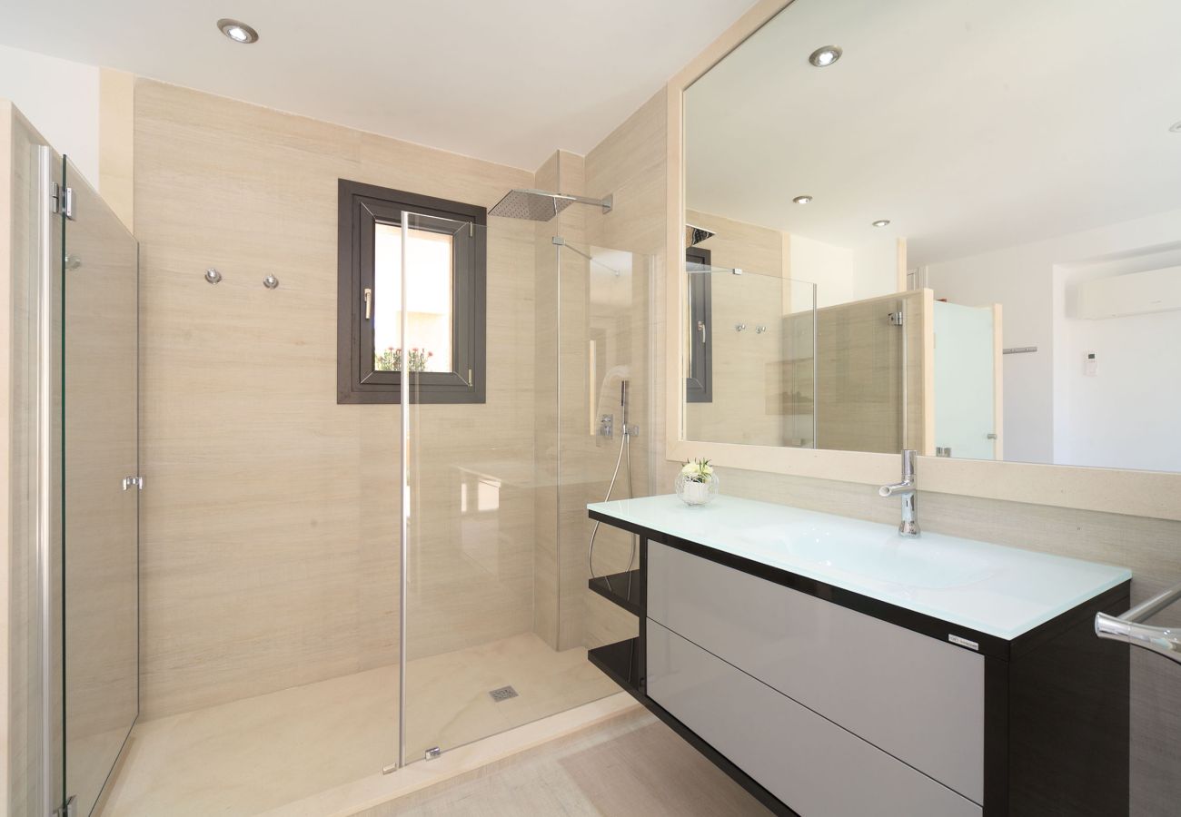 Villa en Cala Sant Vicenç - CAVALL , bonita villa en el centro de Cala Sant Vicenç