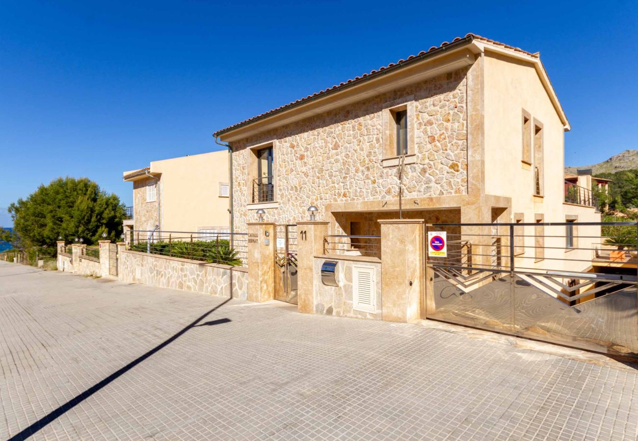 Villa en Cala Sant Vicenç - CAVALL , bonita villa en el centro de Cala Sant Vicenç