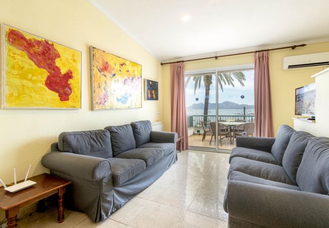 Apartment in Puerto Pollensa - DANIELA. Fabulous location overlooking the beach!