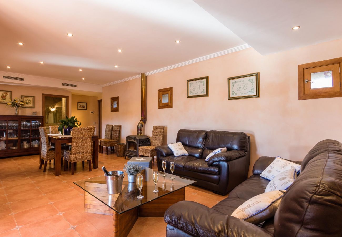 Villa in Sa Pobla - CAPO. Charming villa located in a peaceful rural area 