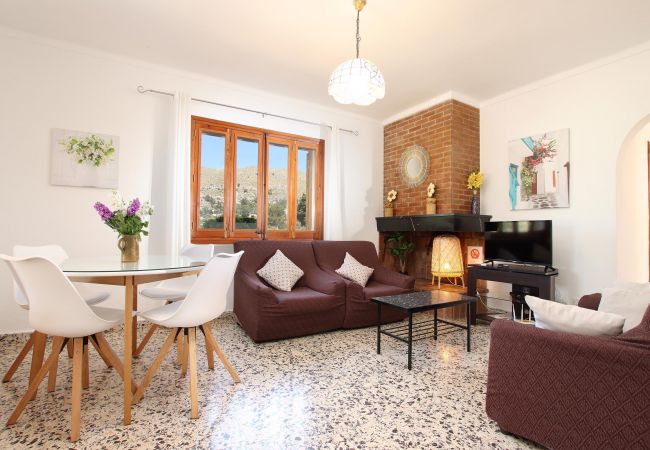 Villa in Puerto Pollensa - LA VINYA CAN OLIVER ( OLIVER ). Country house located between Pollensa and Pto. Pollensa Villa in Puerto Pollensa - LA VINYA CAN OLIVER ( OLIVER ). Country house located between Pollensa and Pto. Pollensa