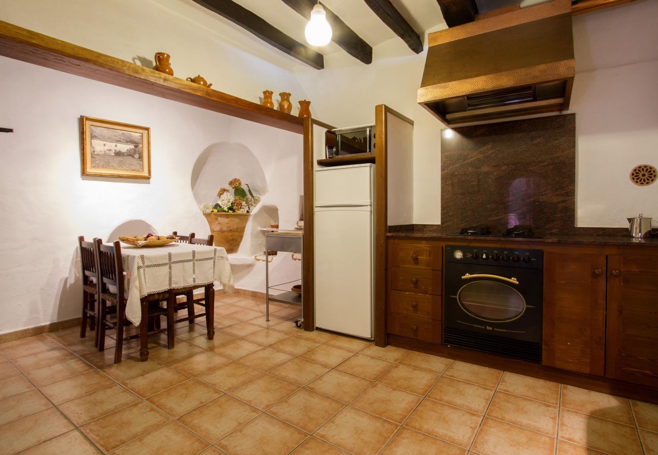 Villa in Pollensa - PLANA MORRO.  Characterful finca in beautiful countryside near Pollensa