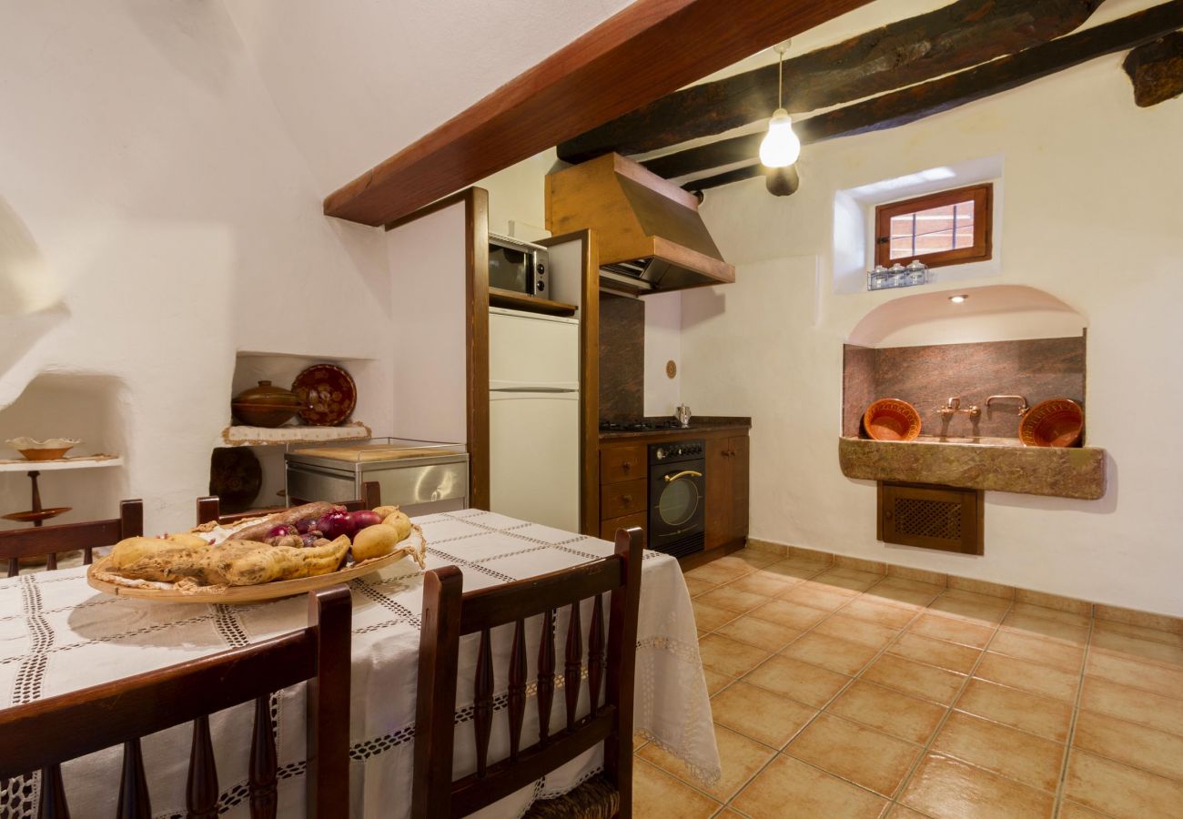 Villa in Pollensa - PLANA MORRO.  Characterful finca in beautiful countryside near Pollensa