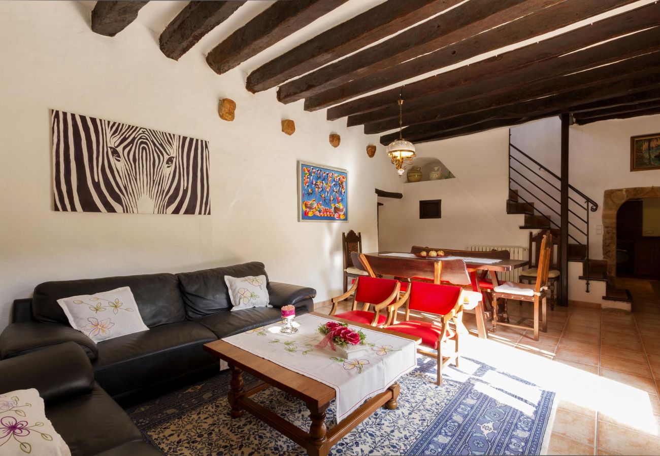 Villa in Pollensa - PLANA MORRO.  Characterful finca in beautiful countryside near Pollensa