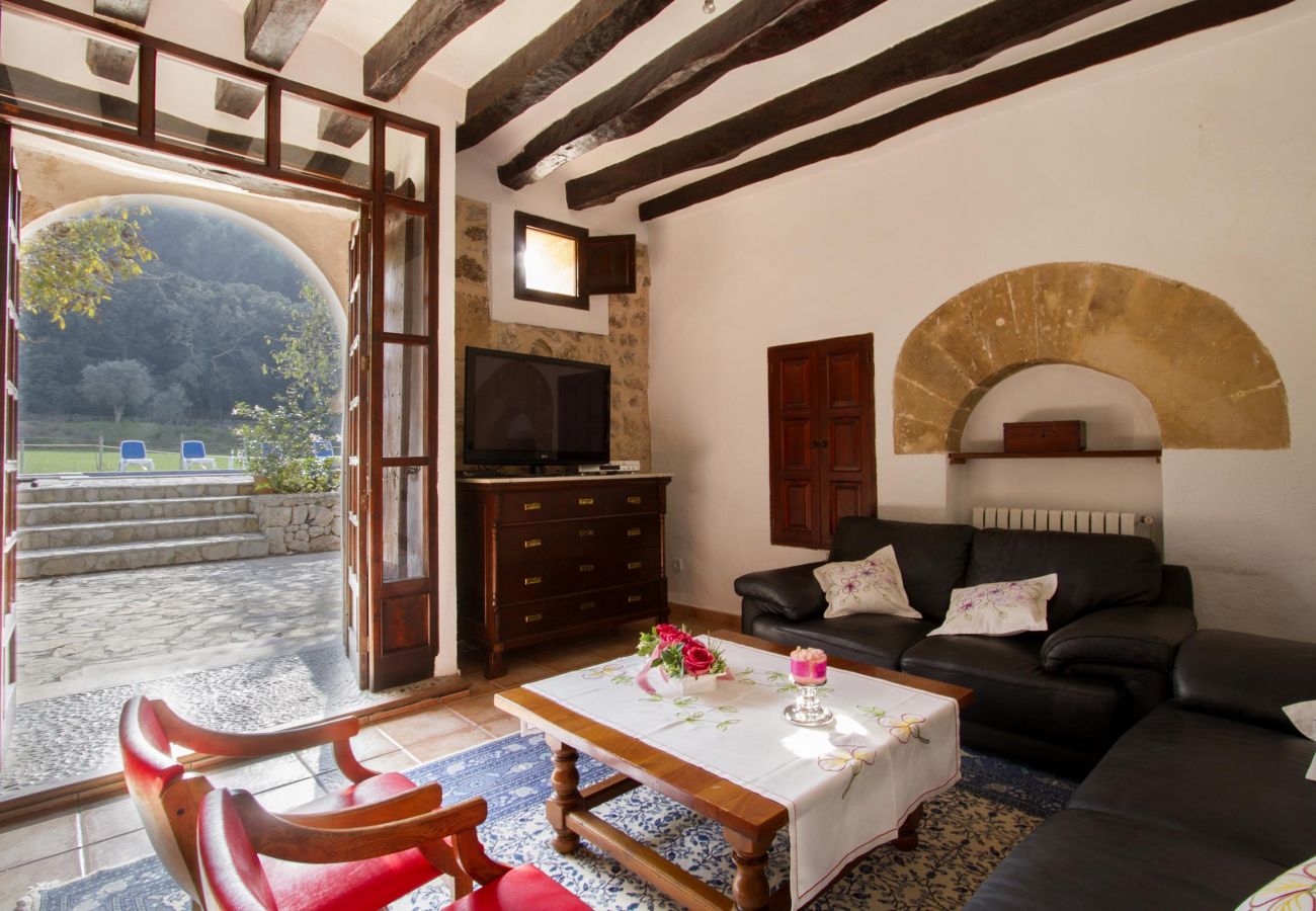 Villa in Pollensa - PLANA MORRO.  Characterful finca in beautiful countryside near Pollensa