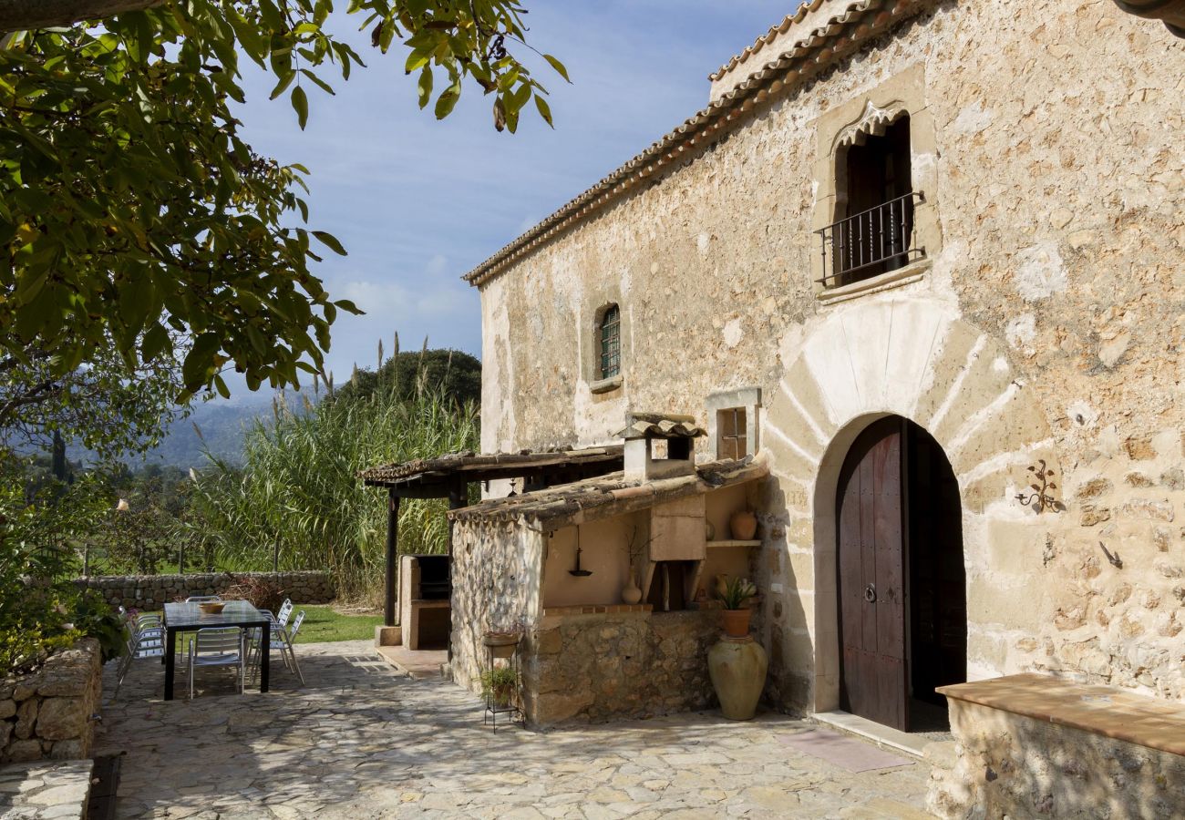 Villa in Pollensa - PLANA MORRO.  Characterful finca in beautiful countryside near Pollensa