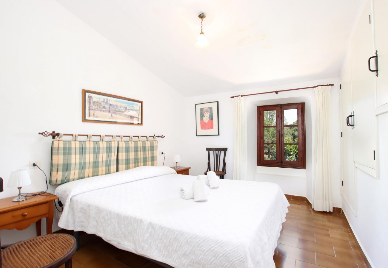 Villa in Pollensa - PUNXA. Lovely stone-clad villa with large gardens surrounded by fruits and mountains