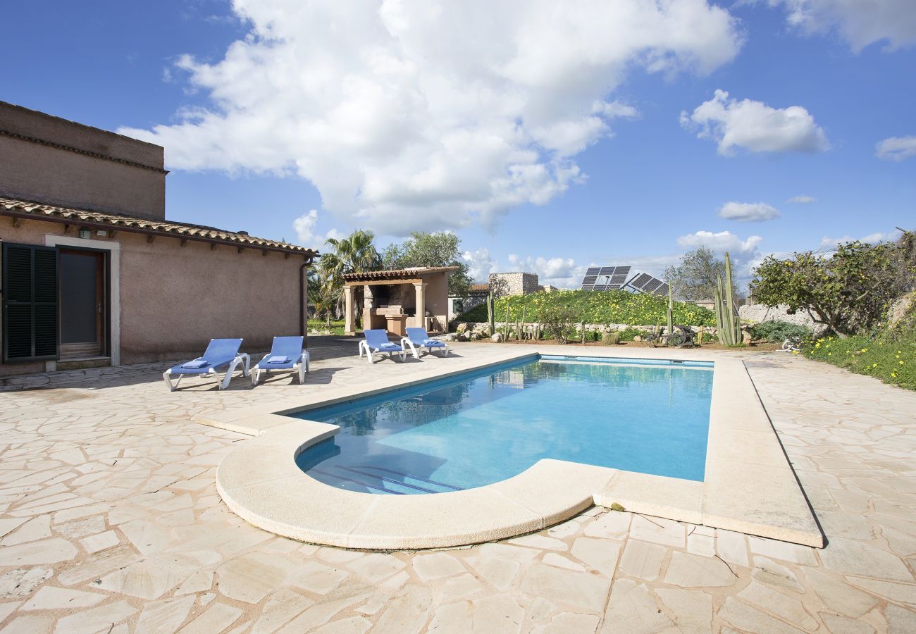 Villa in Santanyi - SERVERA.Situated on the outskirts of the lovely town of Santanyi