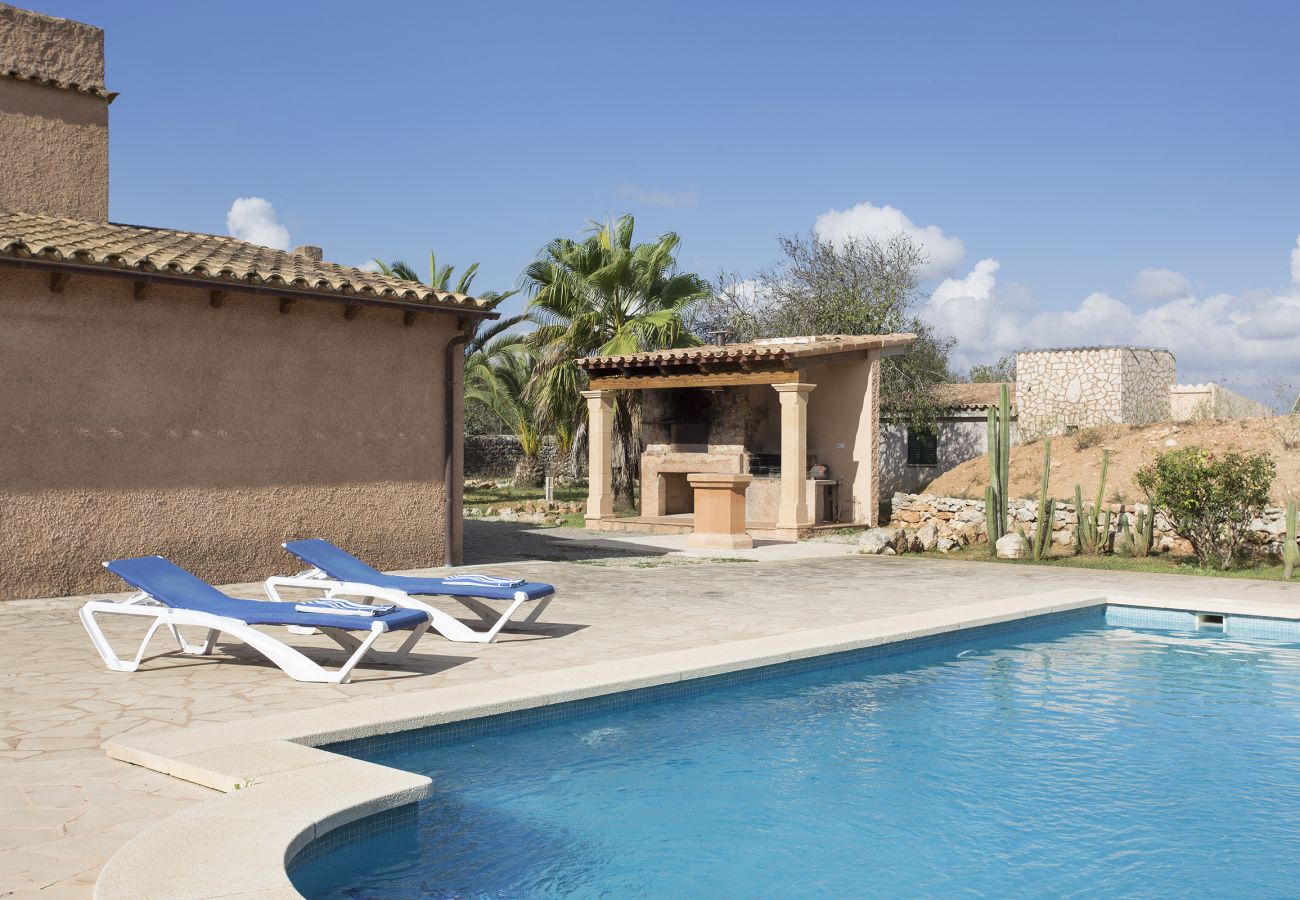 Villa in Santanyi - SERVERA.Situated on the outskirts of the lovely town of Santanyi