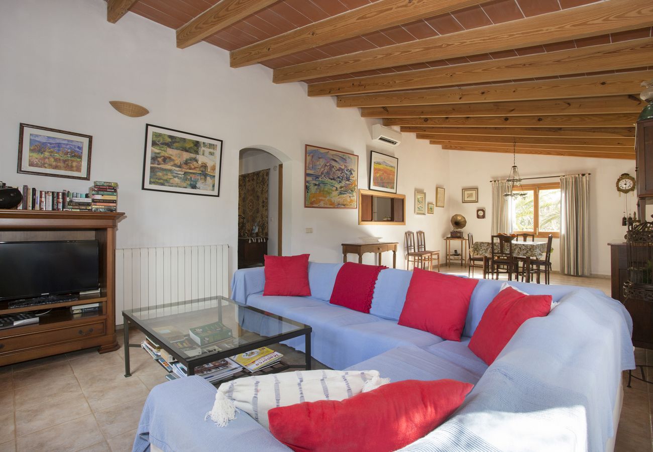 Villa in Santanyi - SERVERA.Situated on the outskirts of the lovely town of Santanyi