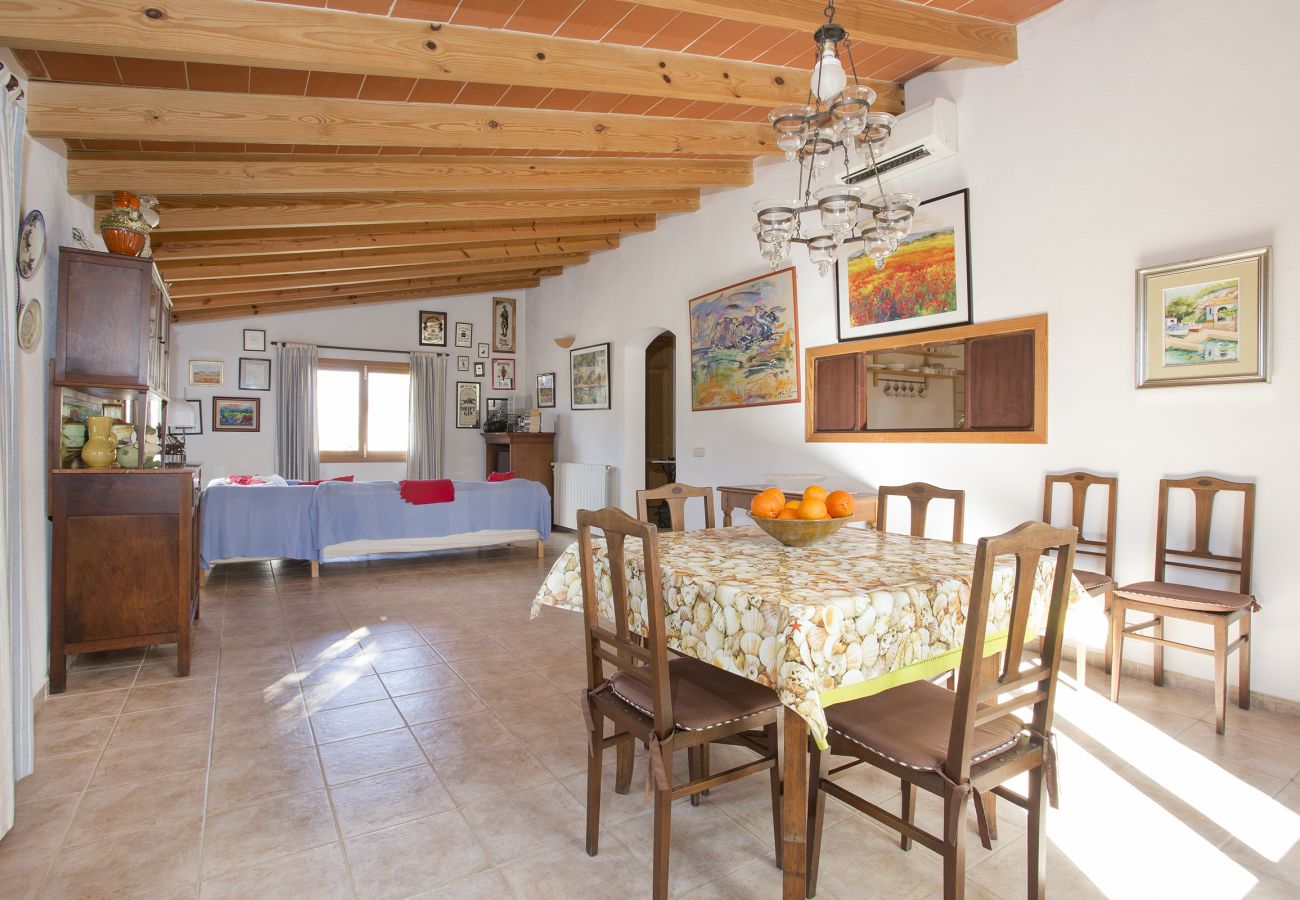 Villa in Santanyi - SERVERA.Situated on the outskirts of the lovely town of Santanyi