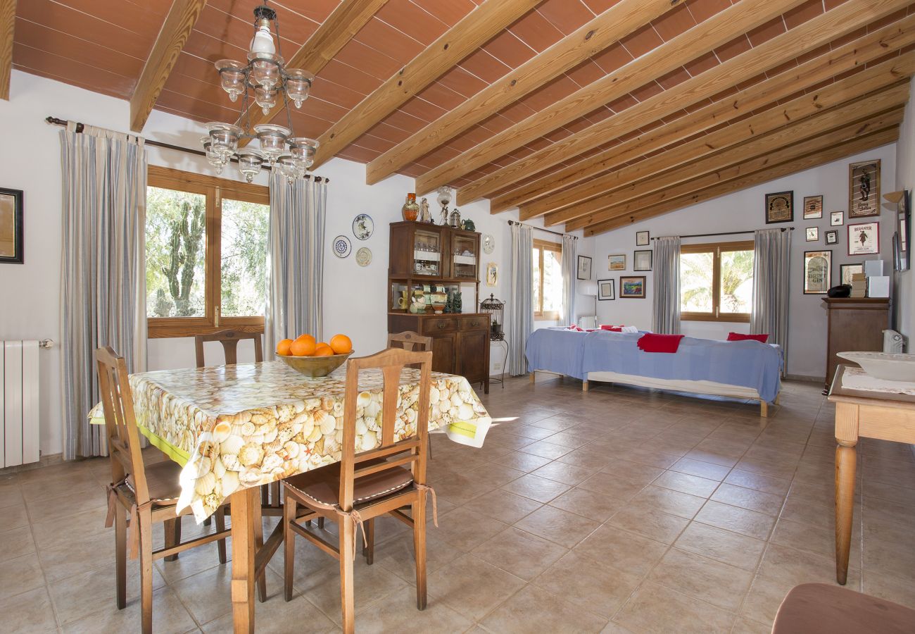 Villa in Santanyi - SERVERA.Situated on the outskirts of the lovely town of Santanyi