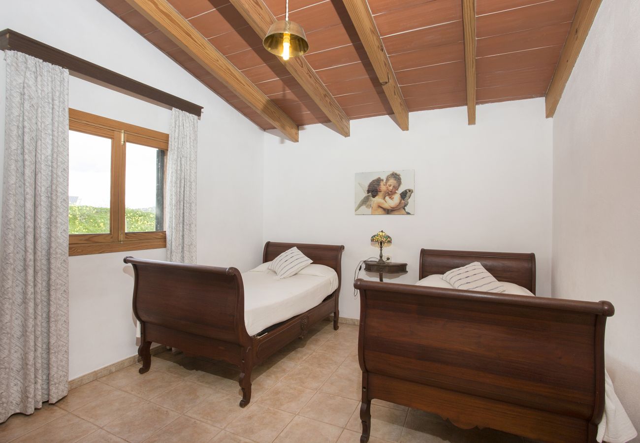 Villa in Santanyi - SERVERA.Situated on the outskirts of the lovely town of Santanyi