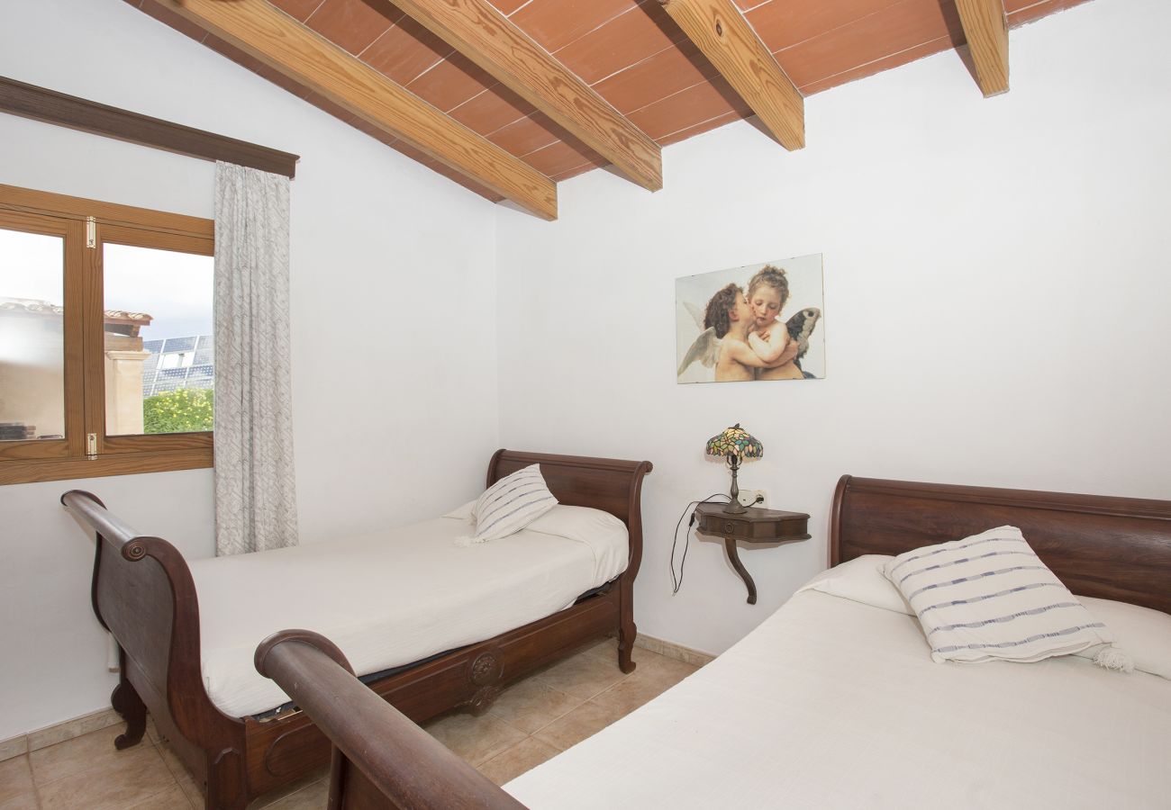 Villa in Santanyi - SERVERA.Situated on the outskirts of the lovely town of Santanyi