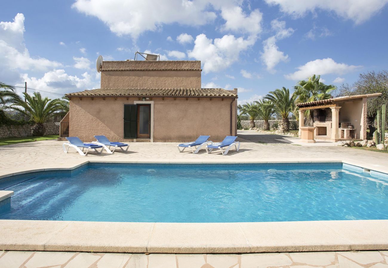 Villa in Santanyi - SERVERA.Situated on the outskirts of the lovely town of Santanyi