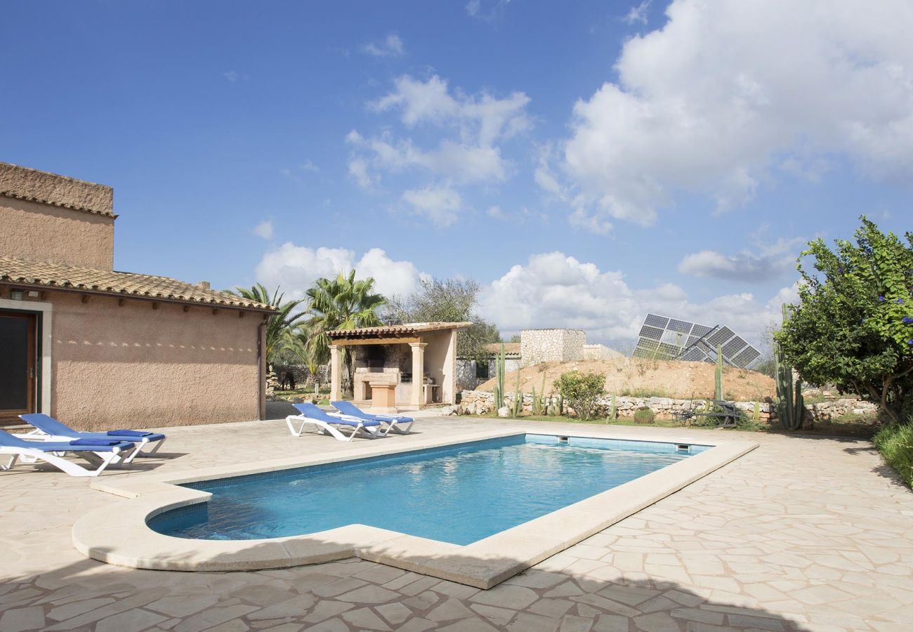 Villa in Santanyi - SERVERA.Situated on the outskirts of the lovely town of Santanyi