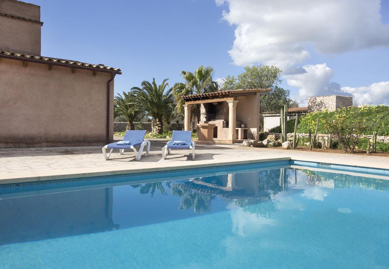 Villa in Santanyi - SERVERA.Situated on the outskirts of the lovely town of Santanyi