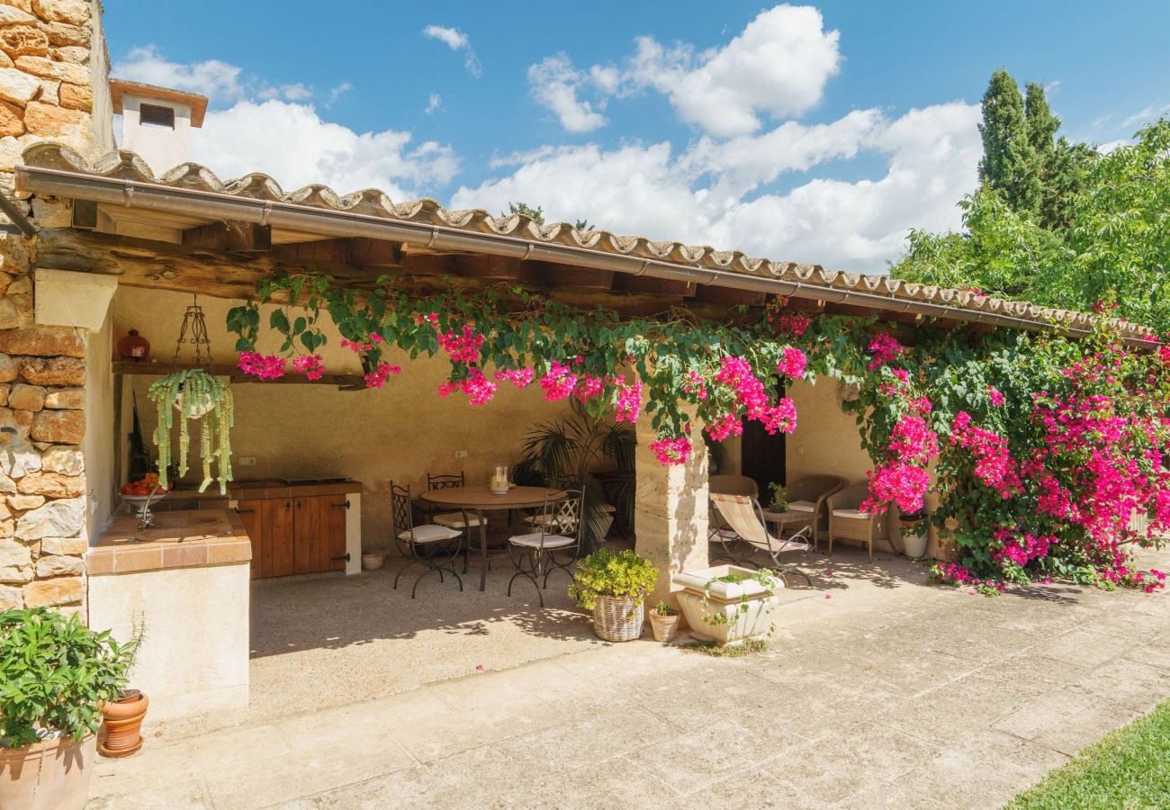 Villa in Buger - AMENGUAL. Character and taste close to Buger